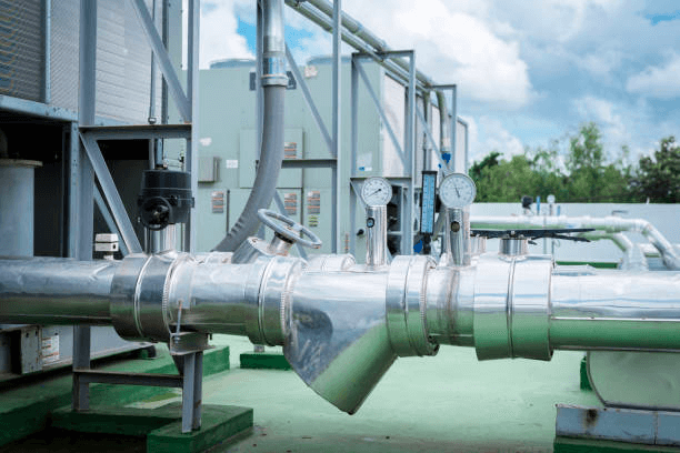 Pressure gauge on condenser water pump